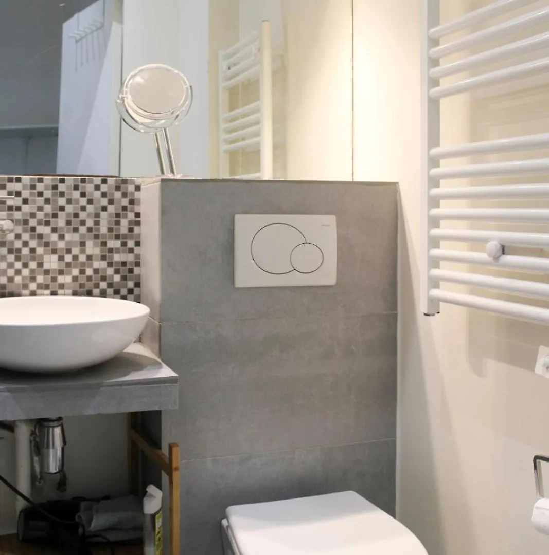Charming And Bright In The Heart Of Paris Apartment France