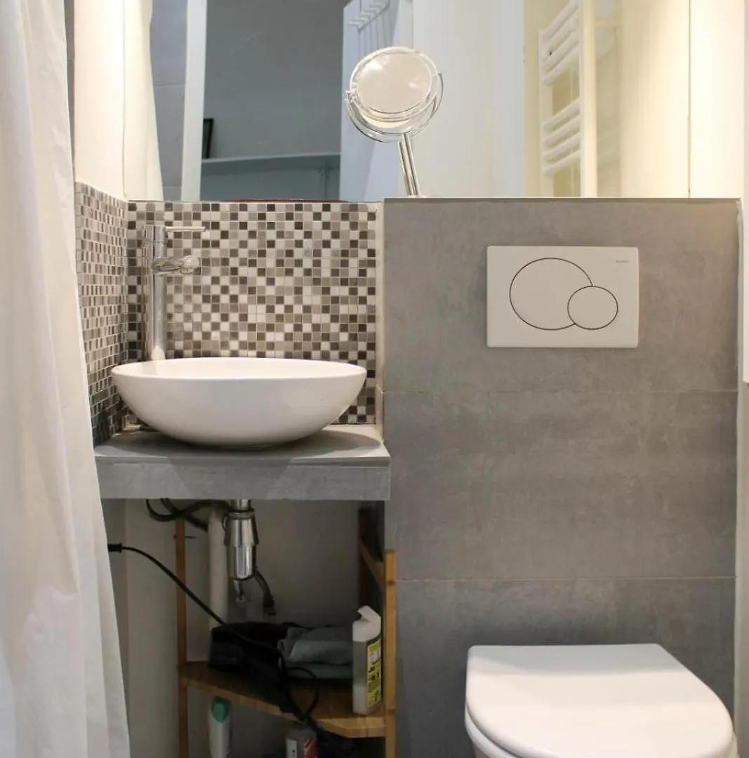 Charming And Bright In The Heart Of Paris Apartment