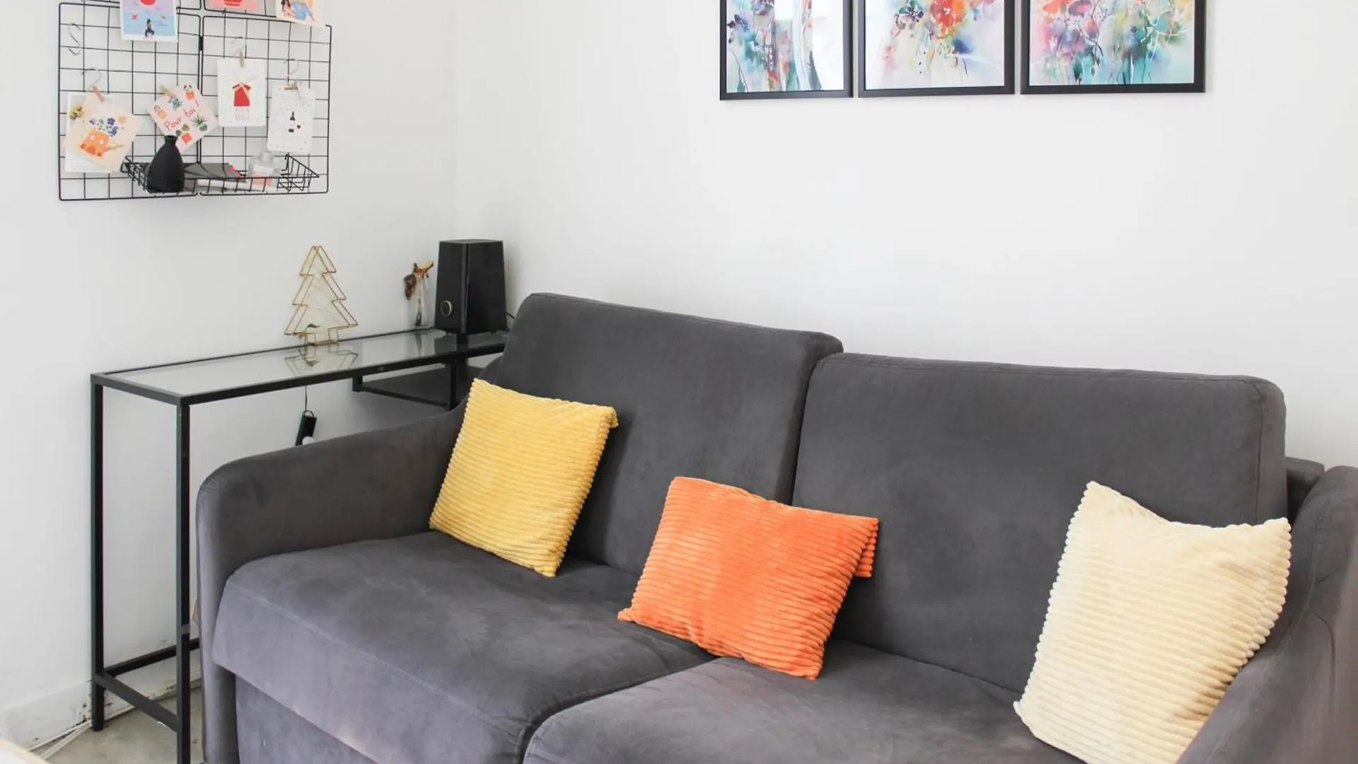 Charming And Bright In The Heart Of Paris Apartment