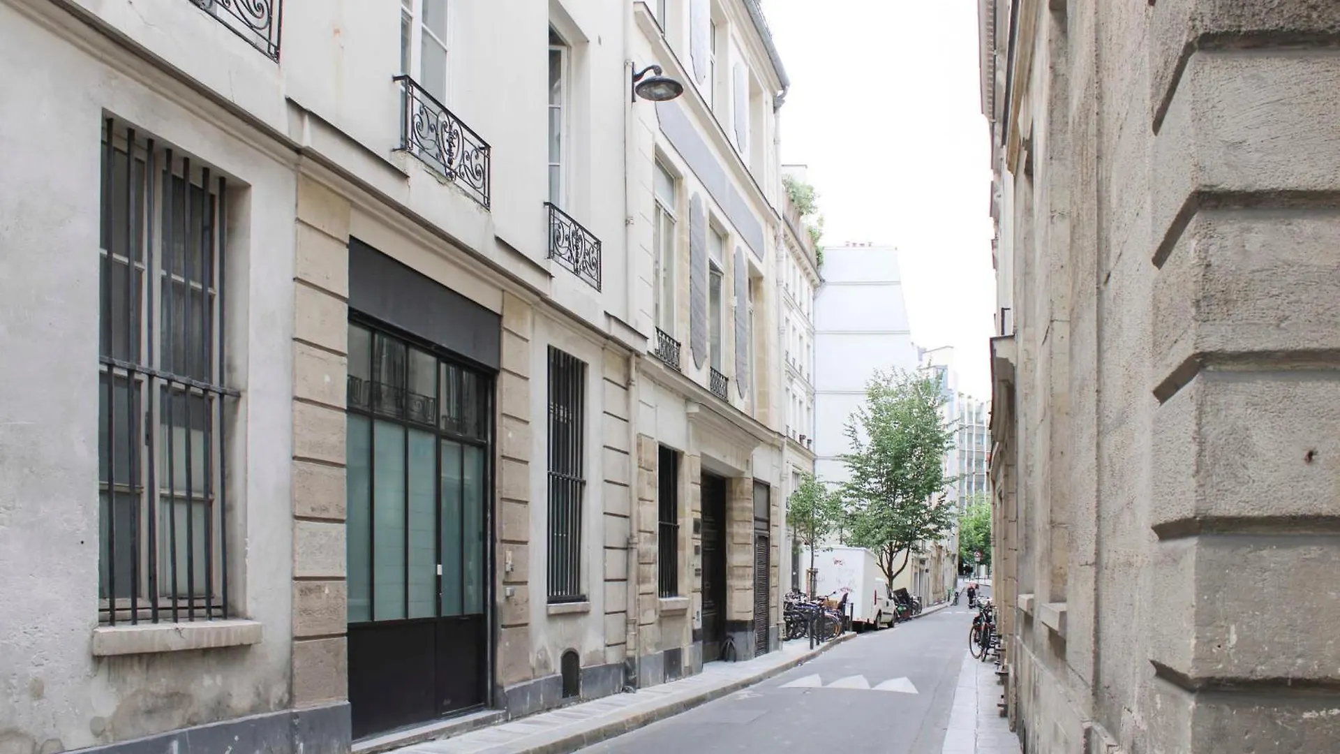 Charming And Bright In The Heart Of Paris Apartment