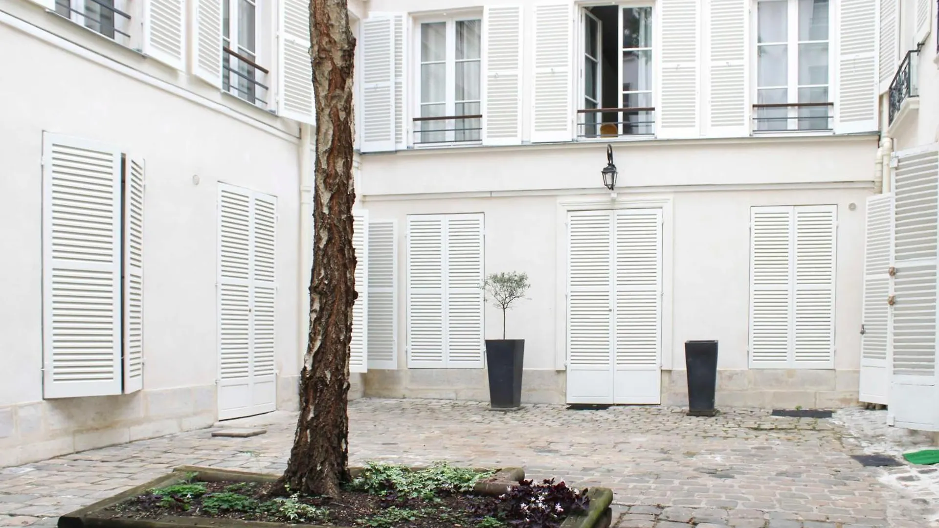 Charming And Bright In The Heart Of Paris Apartment